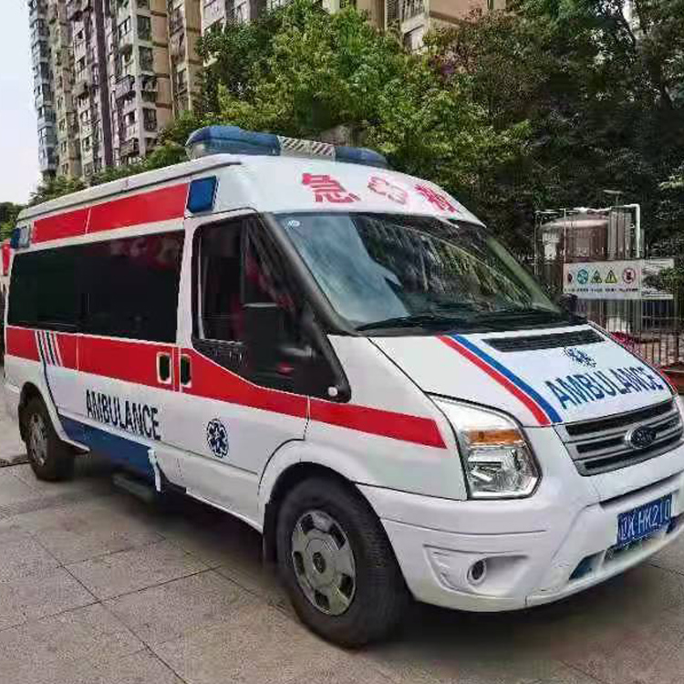 新疆长途救护车护送病人返乡